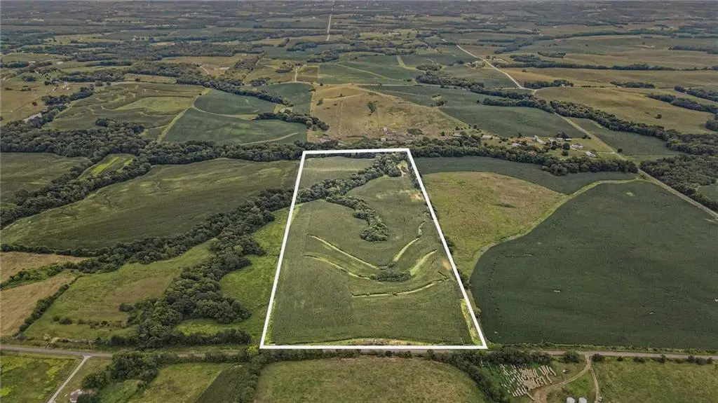 V HWY, Dearborn, MO 64439