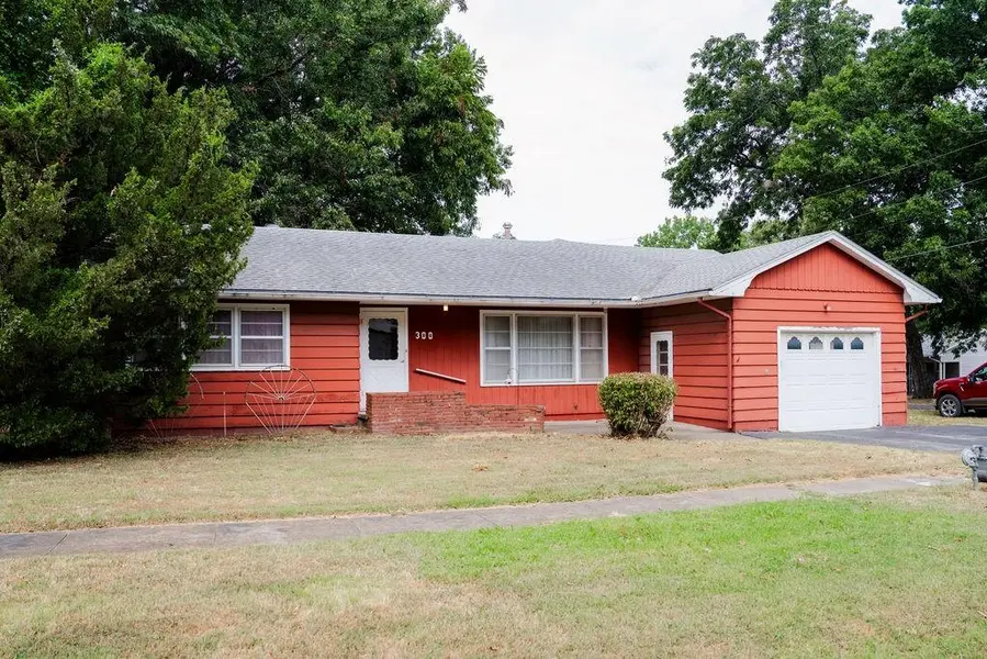 300 Huston AVE, Altamont, KS 67330
