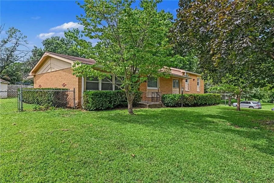 1506 Tamara DR, St Joseph, MO 64506