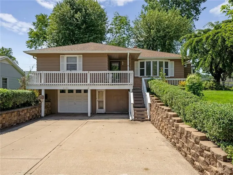 2204 Strader TER, St Joseph, MO 64503