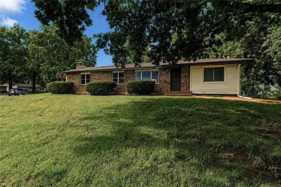 11017 E 75th ST, Raytown, MO 64138