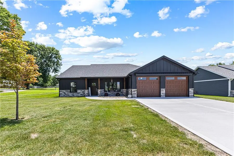 1301 W 4th ST, Cameron, MO 64429