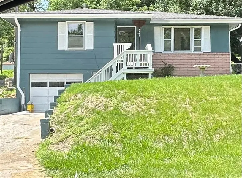 1906 S 22nd ST, St Joseph, MO 64507