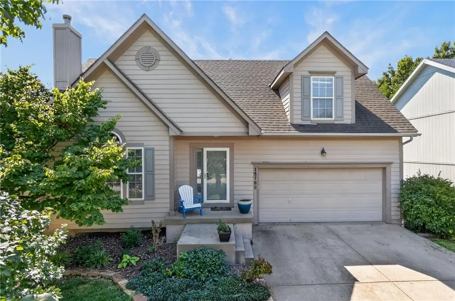 15780 S Bradley DR, Olathe, KS 66062