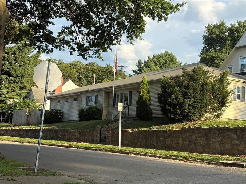 2823 Mulberry ST, St Joseph, MO 64501