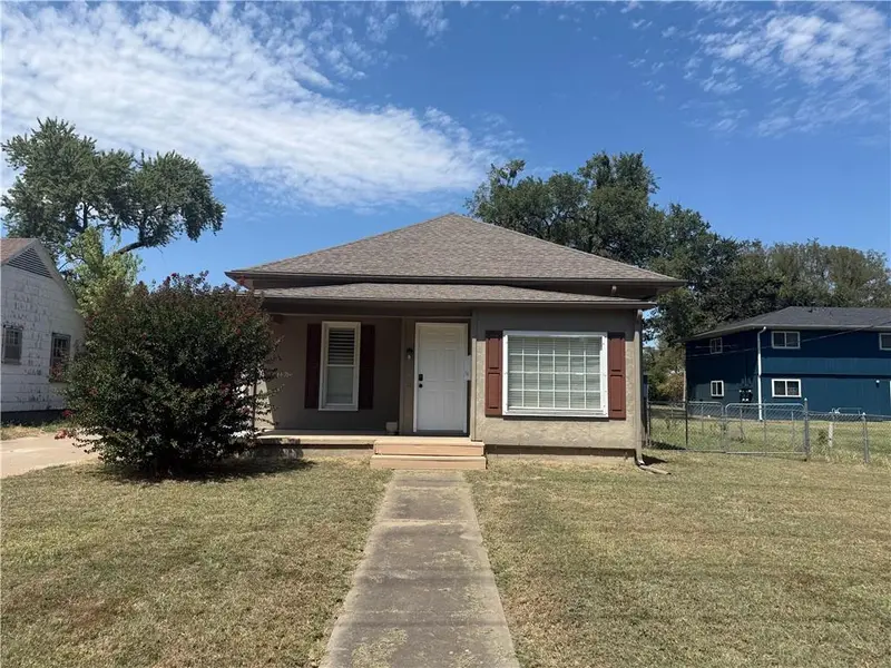 706 W 1st ST, Coffeyville, KS 67337