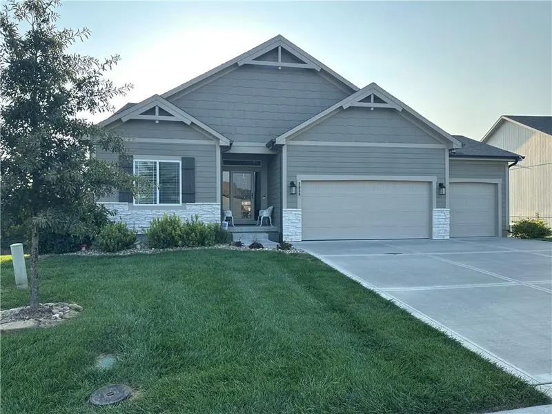 2938 SW Arboridge DR, Lee's Summit, MO 64082