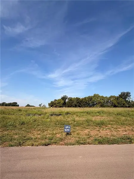 1100 Aria DR, Raymore, MO 64083