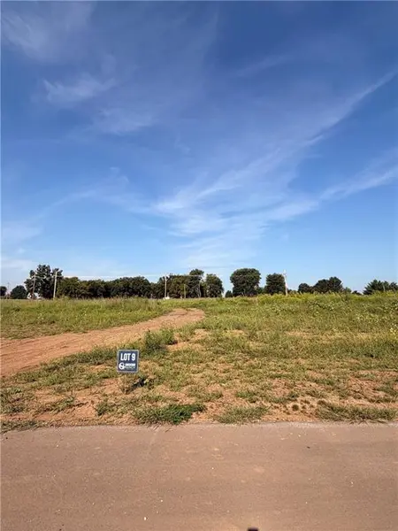 1070 Aria DR, Raymore, MO 64083