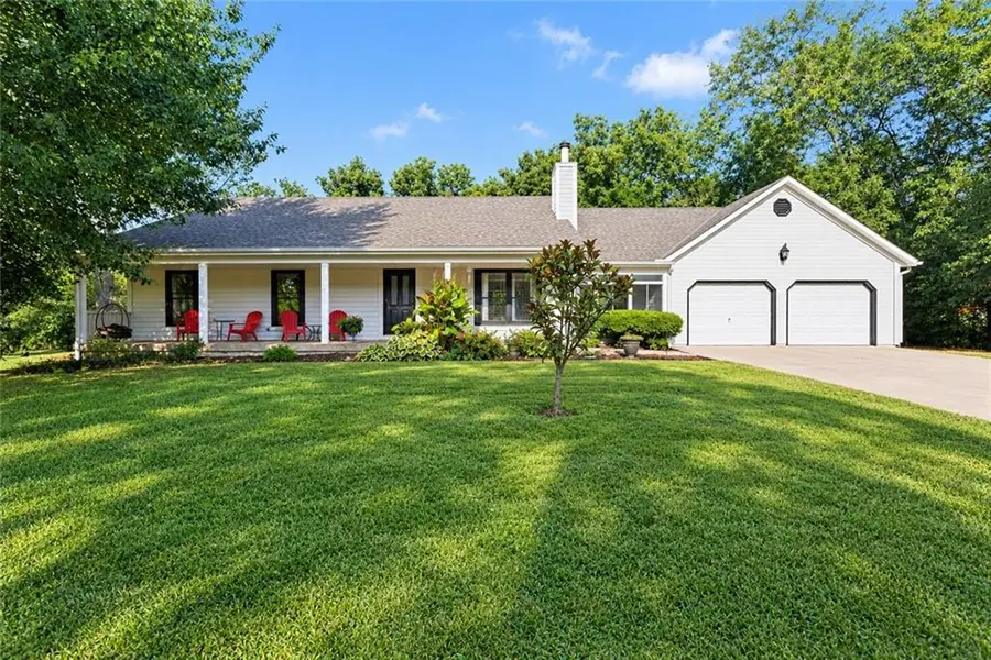 1102 S Elm ST, Louisburg, KS 66053