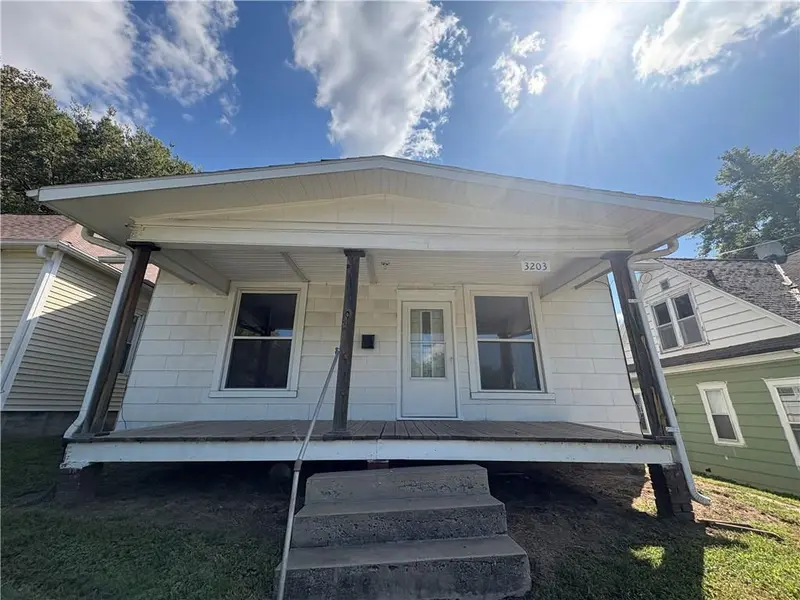 3203 S 22nd ST, St Joseph, MO 64503