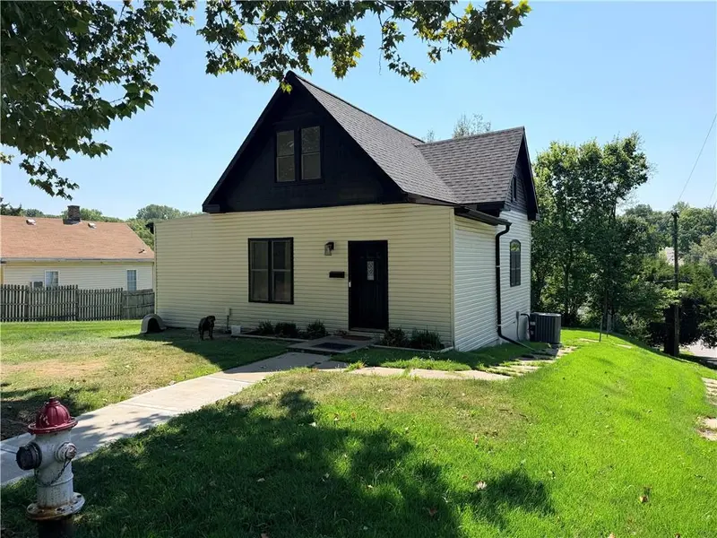 1502 6th AVE, St Joseph, MO 64505