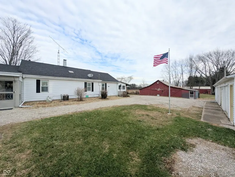 5599 N State Road 9, Hope, IN 47246