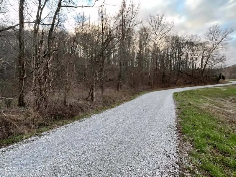 8289 N Fields RD, Vallonia, IN 47281