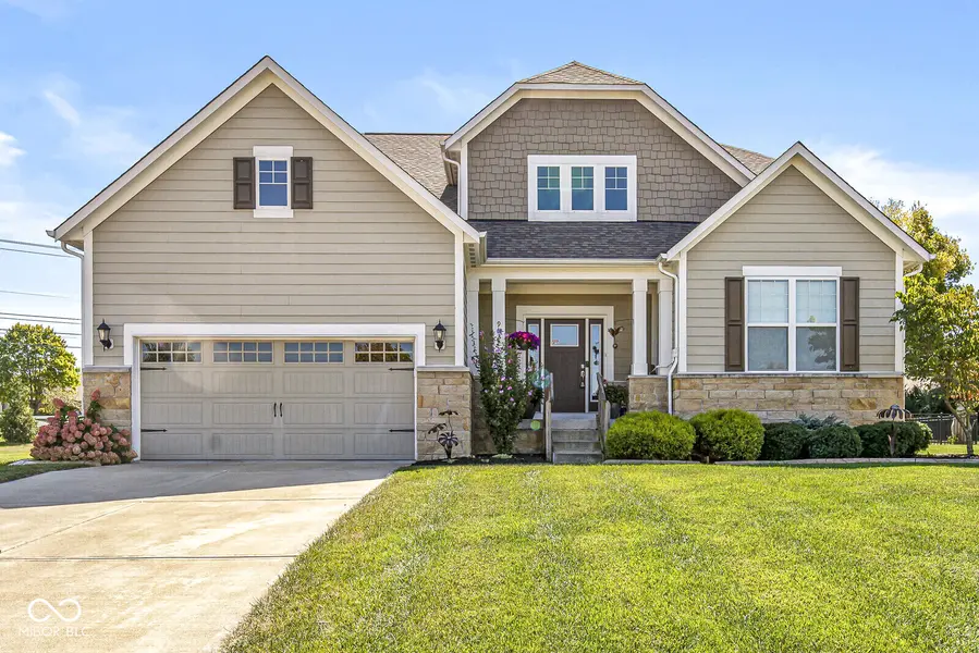 9627 Summerton DR, Fishers, IN 46037
