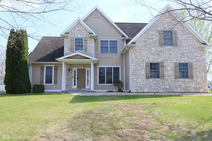 8605 Shamrock LN, Yorktown, IN 47396