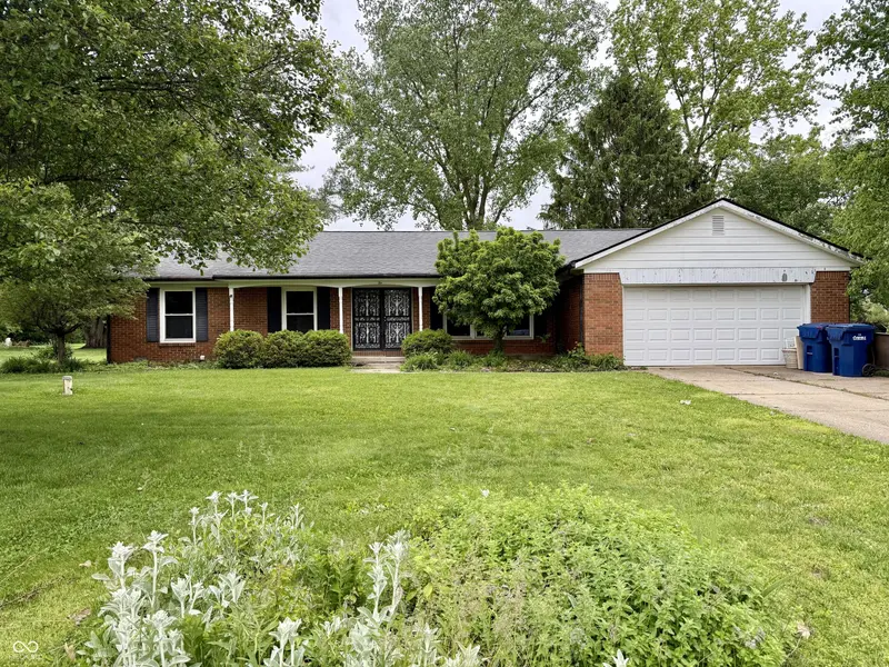 2 Holmes CT, Greenfield, IN 46140