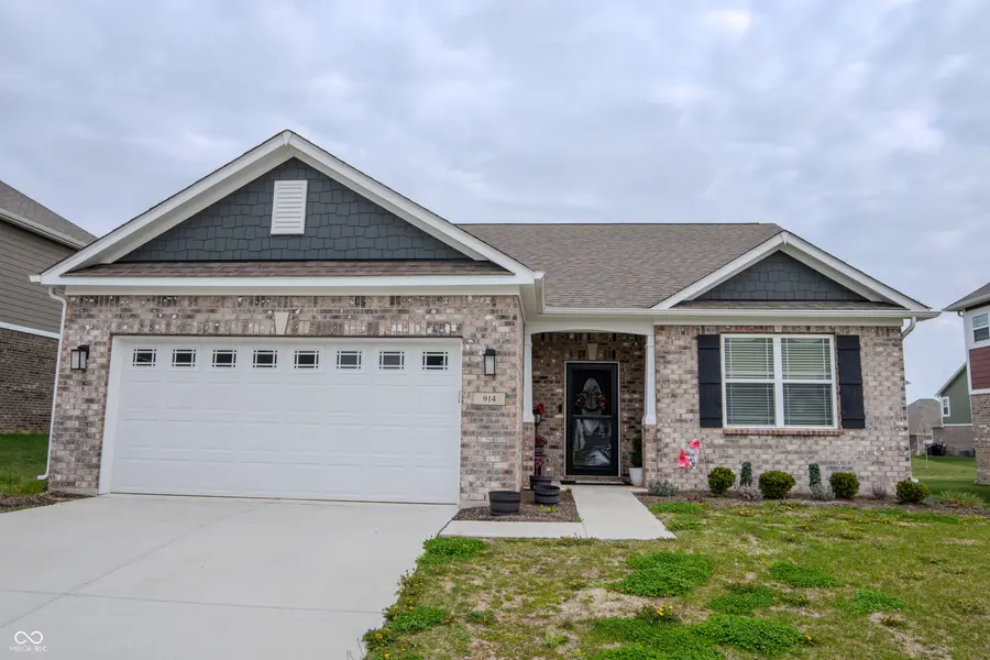 914 Ridge Rock LN, Bargersville, IN 46106