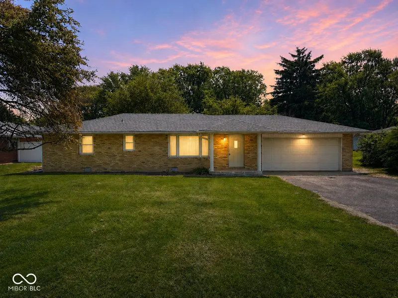8 S Scatterfield RD, Anderson, IN 46012