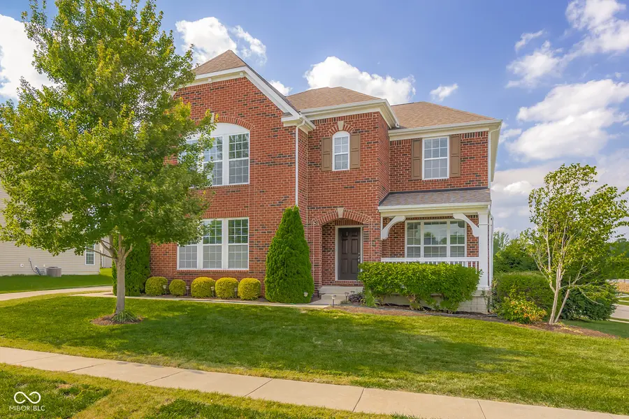 6972 Pinnacle DR, Columbus, IN 47201