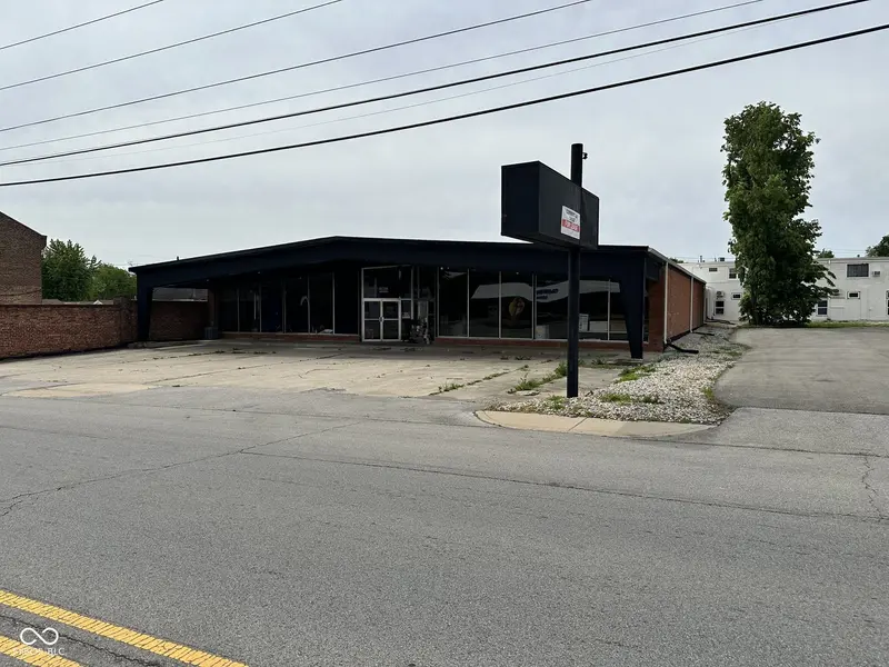 9 W Main ST, Chesterfield, IN 46017