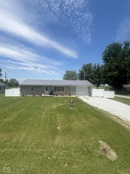606 E Gatewood DR, Westport, IN 47283