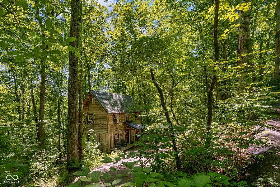 833 Helmsburg RD, Nashville, IN 47448