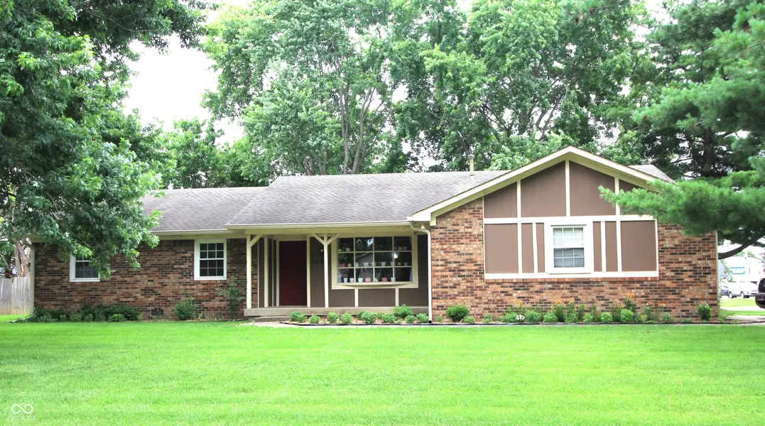 1055 Meridian Meadows CT, Greenwood, IN 46142