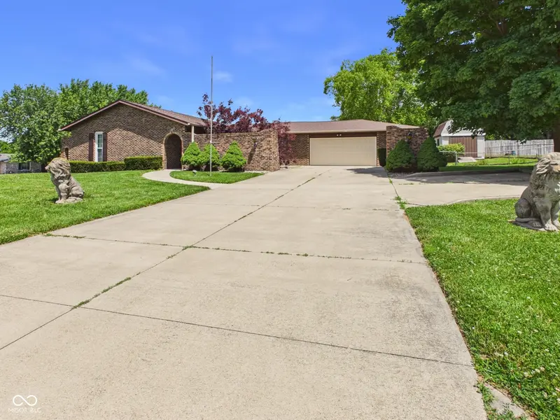 186 E Gay DR, Alexandria, IN 46001