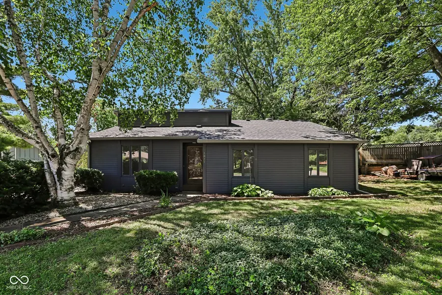 4037 Hillendale DR, Greenwood, IN 46142