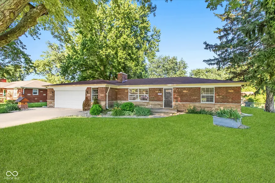 1074 S Avon AVE, Avon, IN 46123