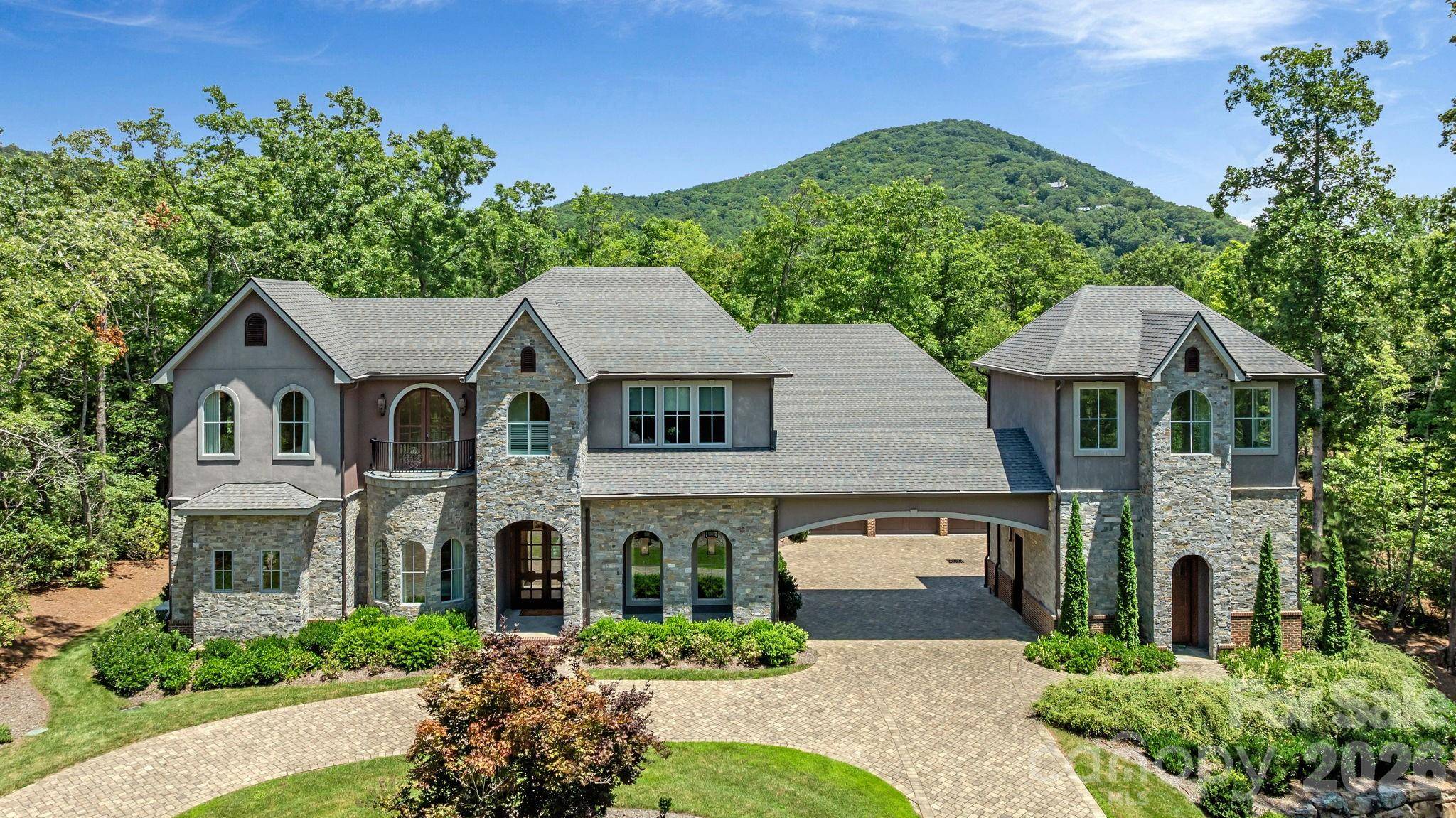 1905 White Tree TRL, Arden, NC 28704