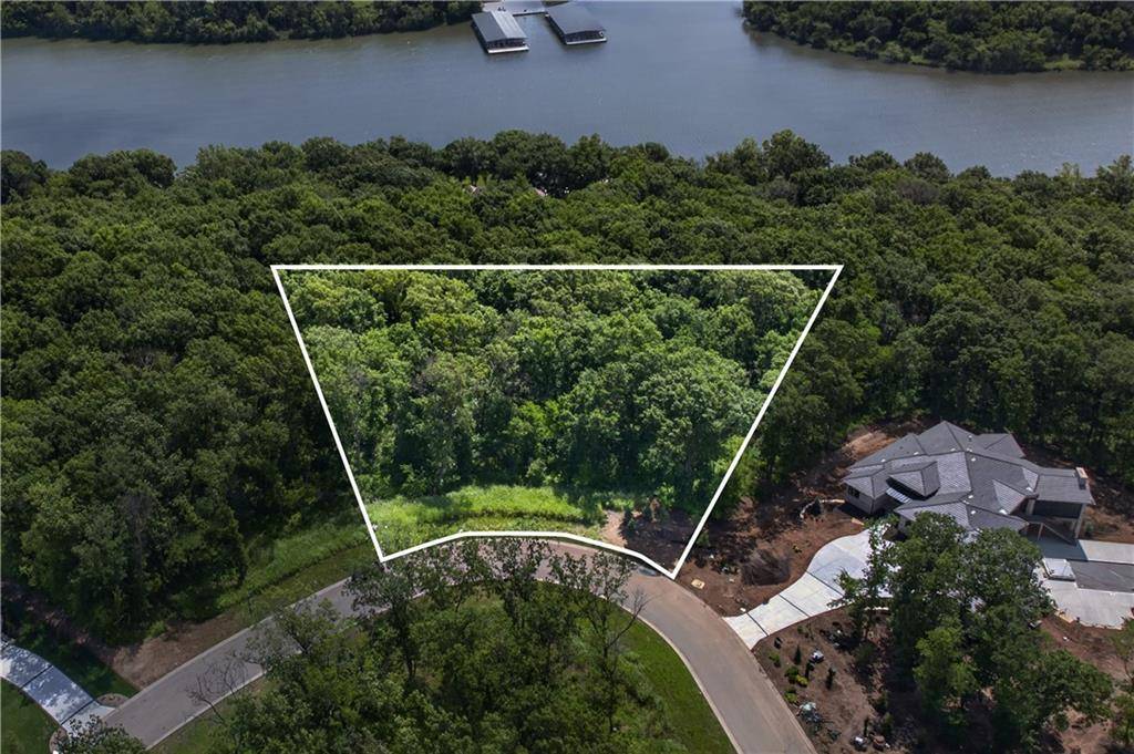16917 Wallace WAY, Loch Lloyd, MO 64012