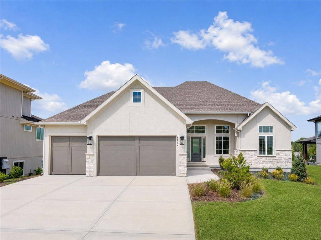 8004 Round Prairie ST, Shawnee, KS 66220