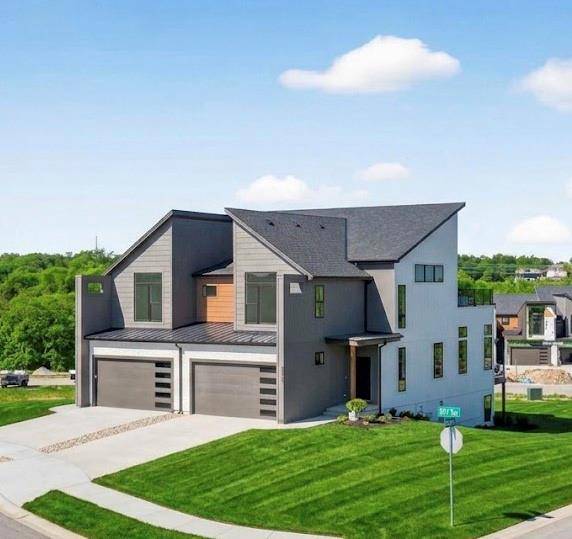 22502 W 93rd TER, Lenexa, KS 66227