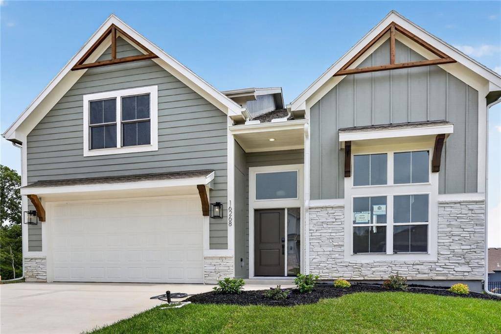 16268 Giorgia ST, Parkville, MO 64152