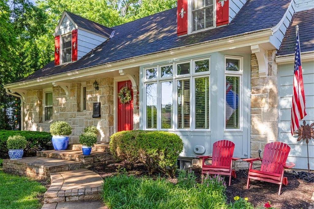 5426 Mission RD, Fairway, KS 66205