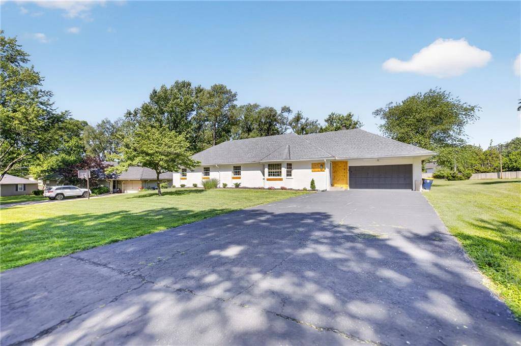 1011 Tam Oshanter DR, Kansas City, MO 64145