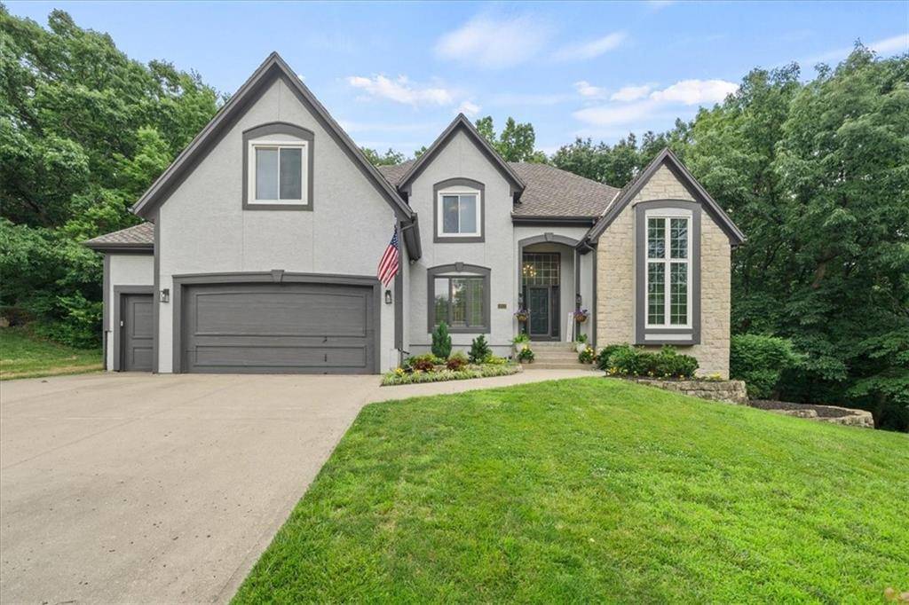 5812 NW Hickory PL, Parkville, MO 64152
