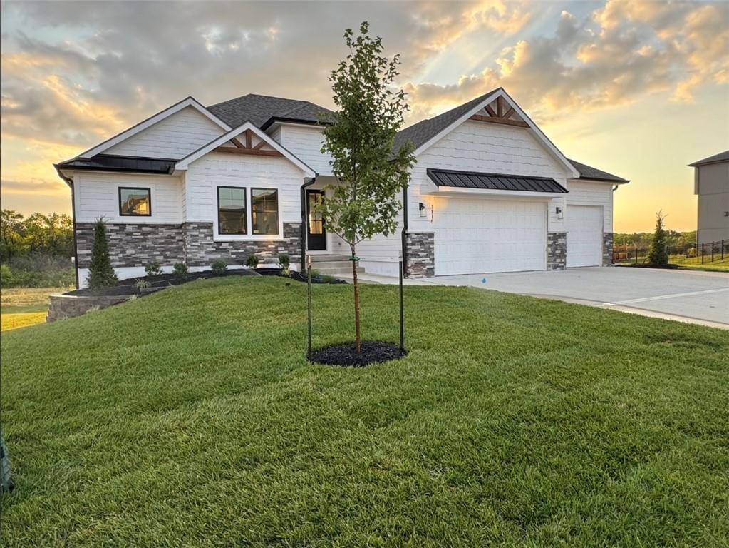 3116 SW Summit View TRL, Lee's Summit, MO 64082