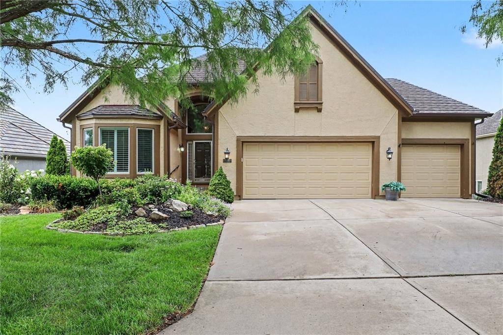 20306 W 99th TER, Lenexa, KS 66220