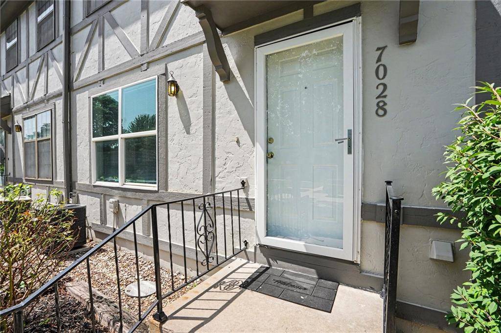 7028 N Fisk CT, Kansas City, MO 64151