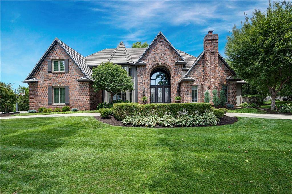 2844 W 118th TER, Leawood, KS 66211
