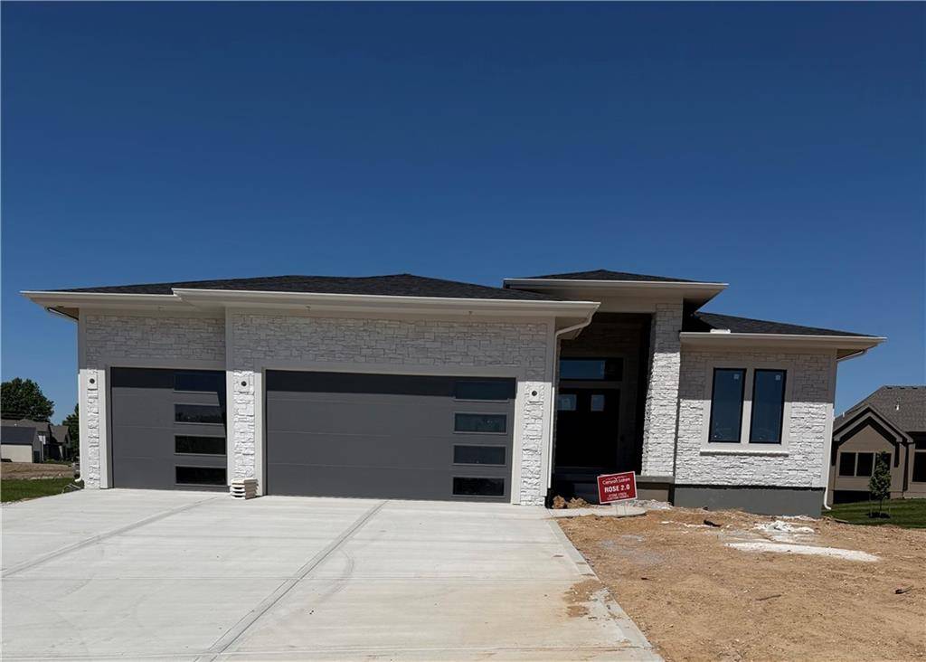 6010 Apache DR, Shawnee, KS 66226