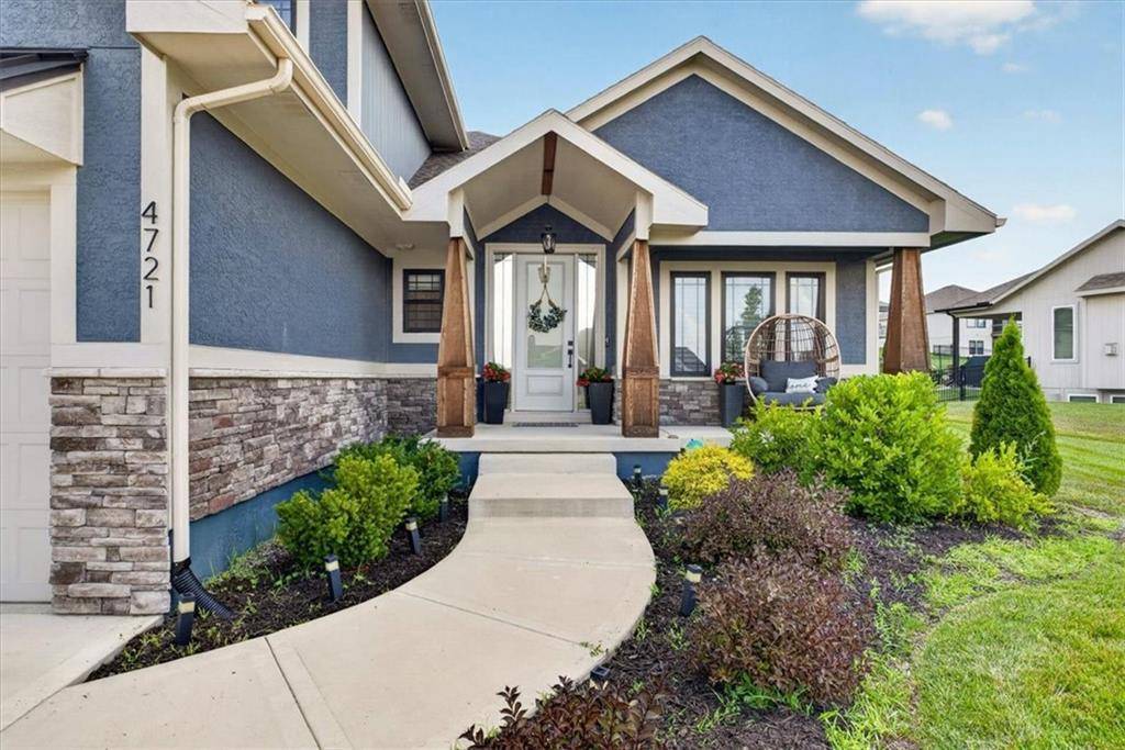 4721 NE Jamestown DR, Lee's Summit, MO 64064