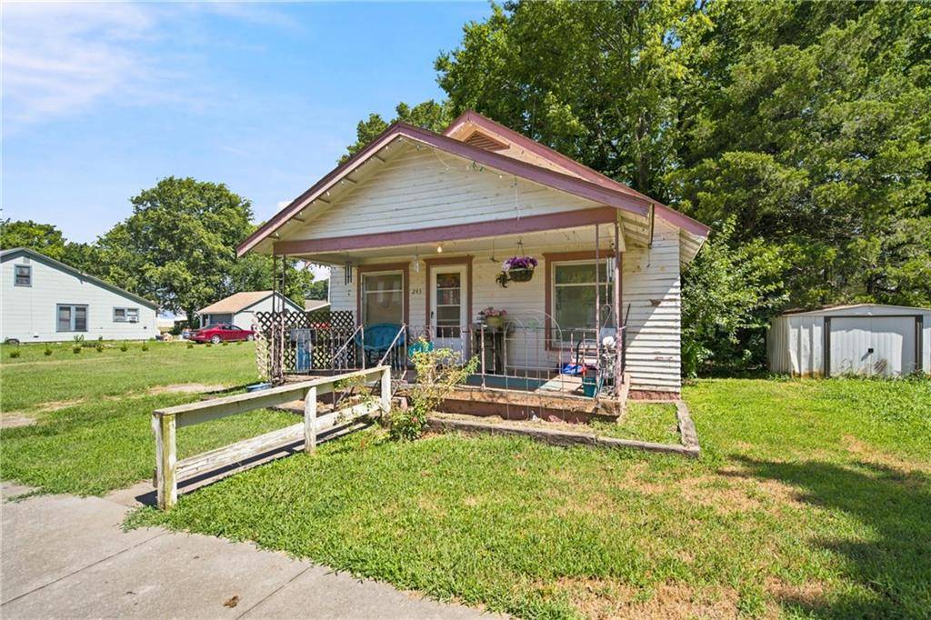 243 E 5th AVE, Garnett, KS 66032