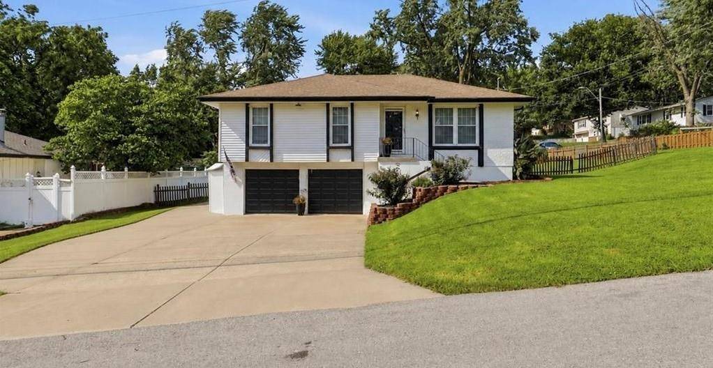 4744 NE 38th ST, Kansas City, MO 64117