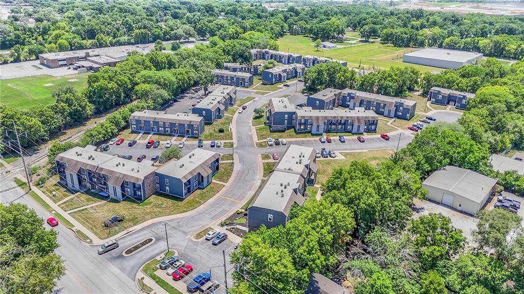 13901 Grandboro LN, Grandview, MO 64030