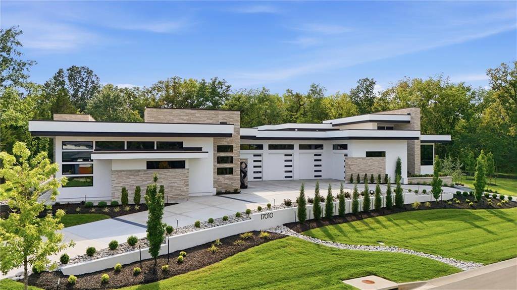 17010 Wallace WAY, Loch Lloyd, MO 64012