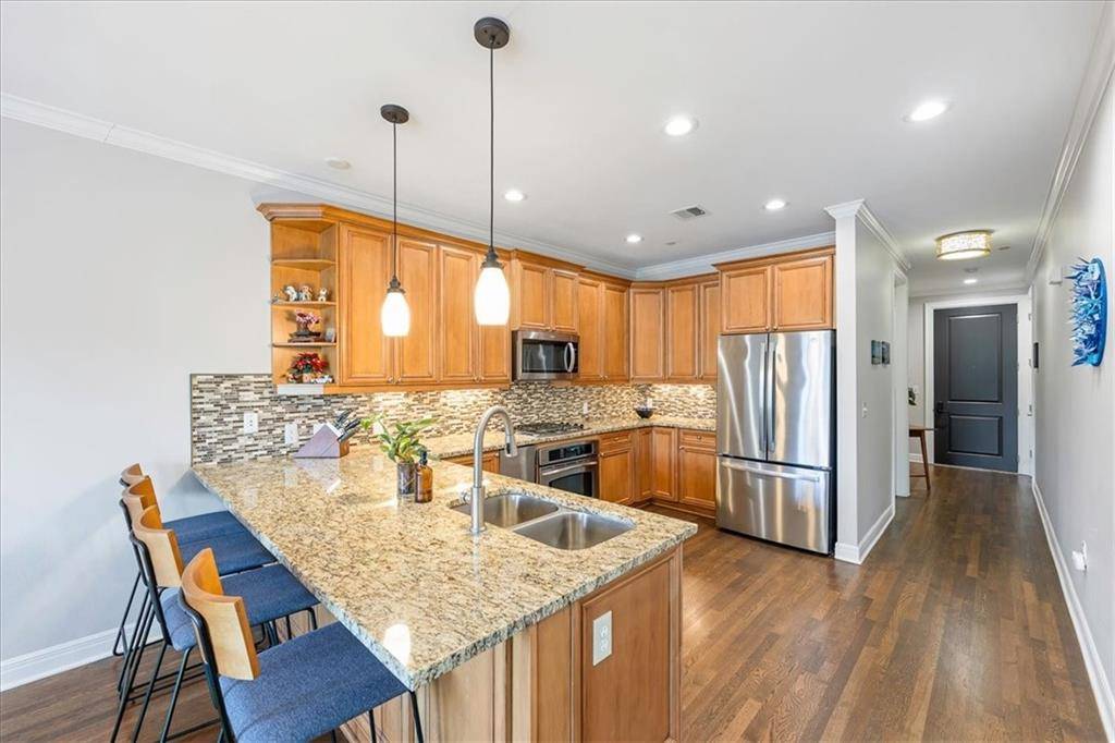 10511 Mission RD #203A, Leawood, KS 66206